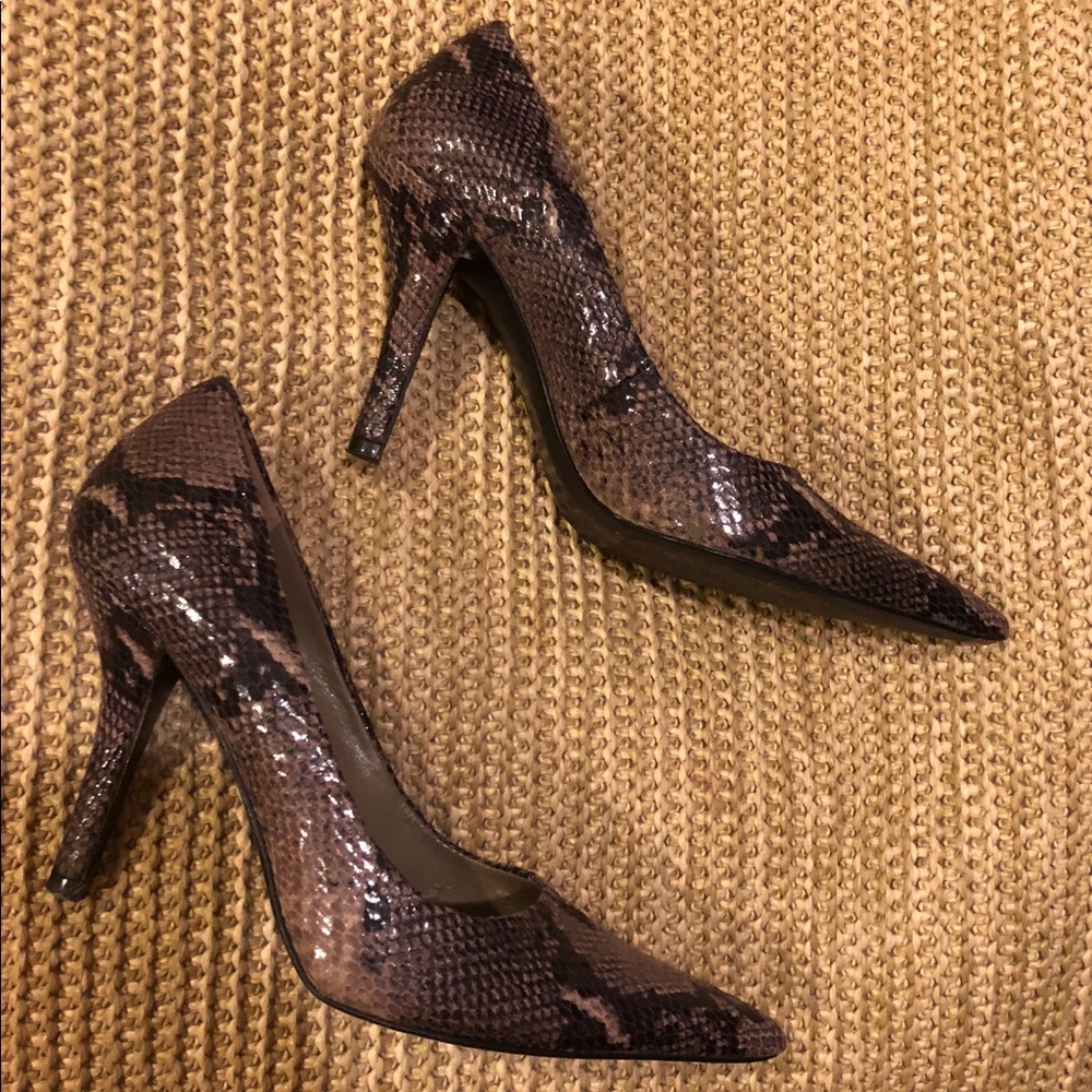 Nine West: Tatiana pointy pumps barely nude snake
